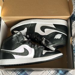 Air Jordan 1 MID SE Size 12 Men’s WITH BOX