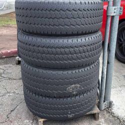 275 70 18 Bridgestone Dueler Set of 4 Used Super Clean Set
