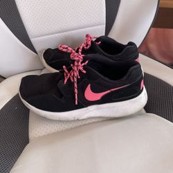 Nike Kaishi (GS) Size 5 Y Youth Girl Tennis Shoes 