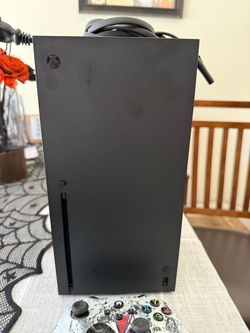 Xbox Series X 1TB Disc Console + 2 Controllers – Excellent Condition – $475 OBO