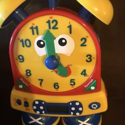 Adorable Child’s Clock ( Says Spanish And English)