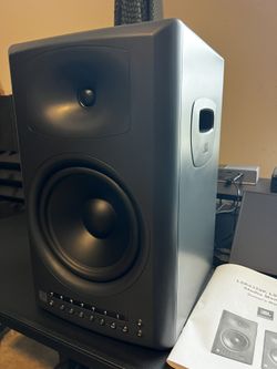 JBL LSR 4328p