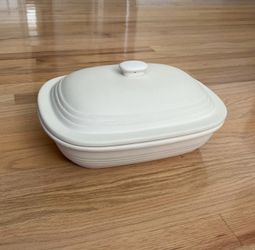 Stoneware Beige Rectangular Pot With Lid