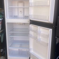 Studio Dorm Garage Refrigerator 23.1/2”Wx27”Dx60”H & Microwave Oven