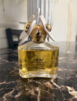 Like New 3.3 Fl oz Daisy Marc Jacobs Perfume. See Description and my other items for sale.