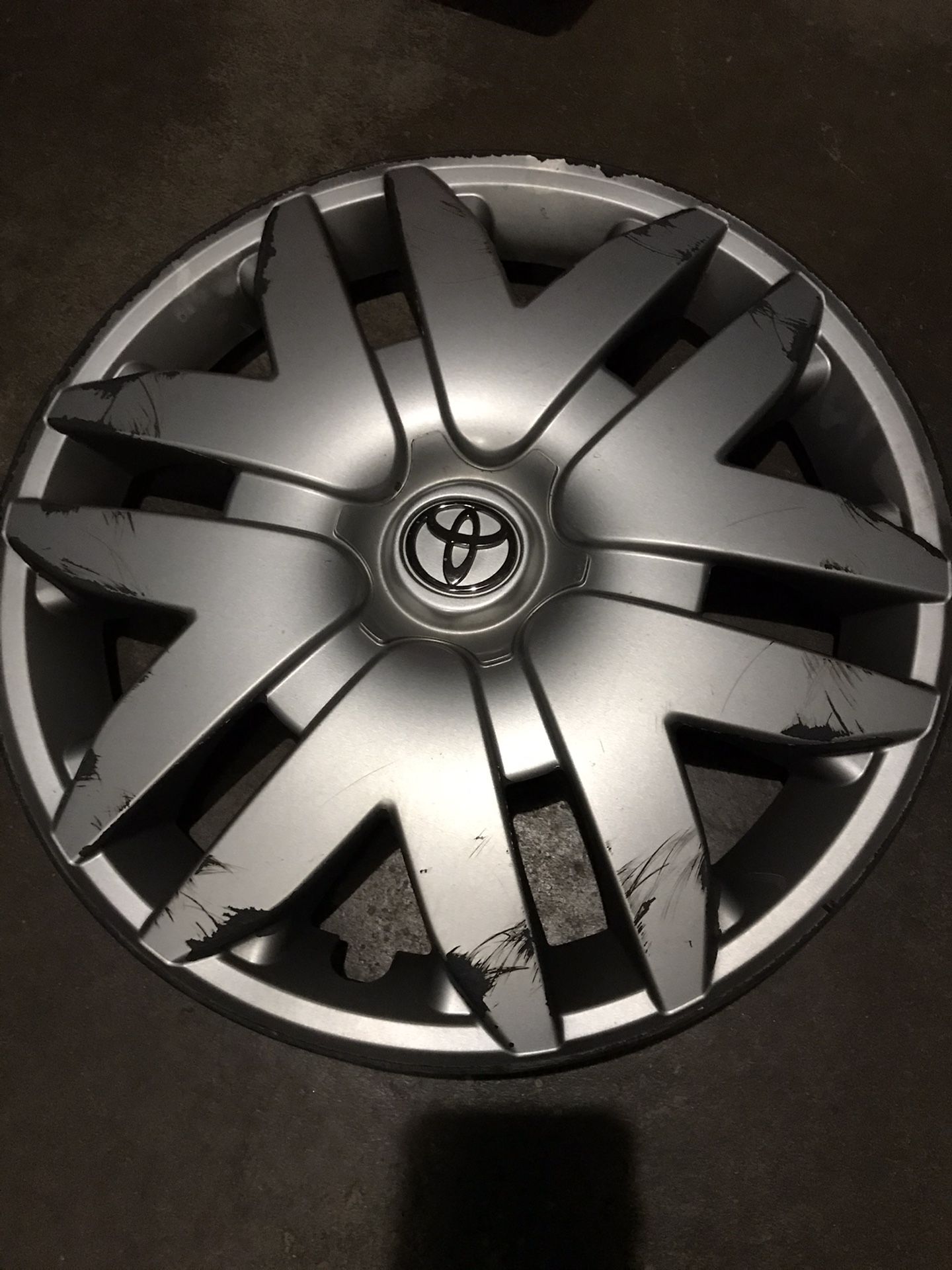 Toyota Sienna r16 rims hubcaps