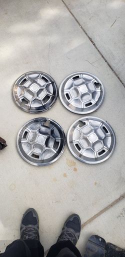 B210 Datsun 210 Hubcaps