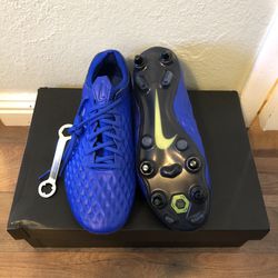 Nike Soccer Cleats for Sale in Las Vegas, NV - OfferUp