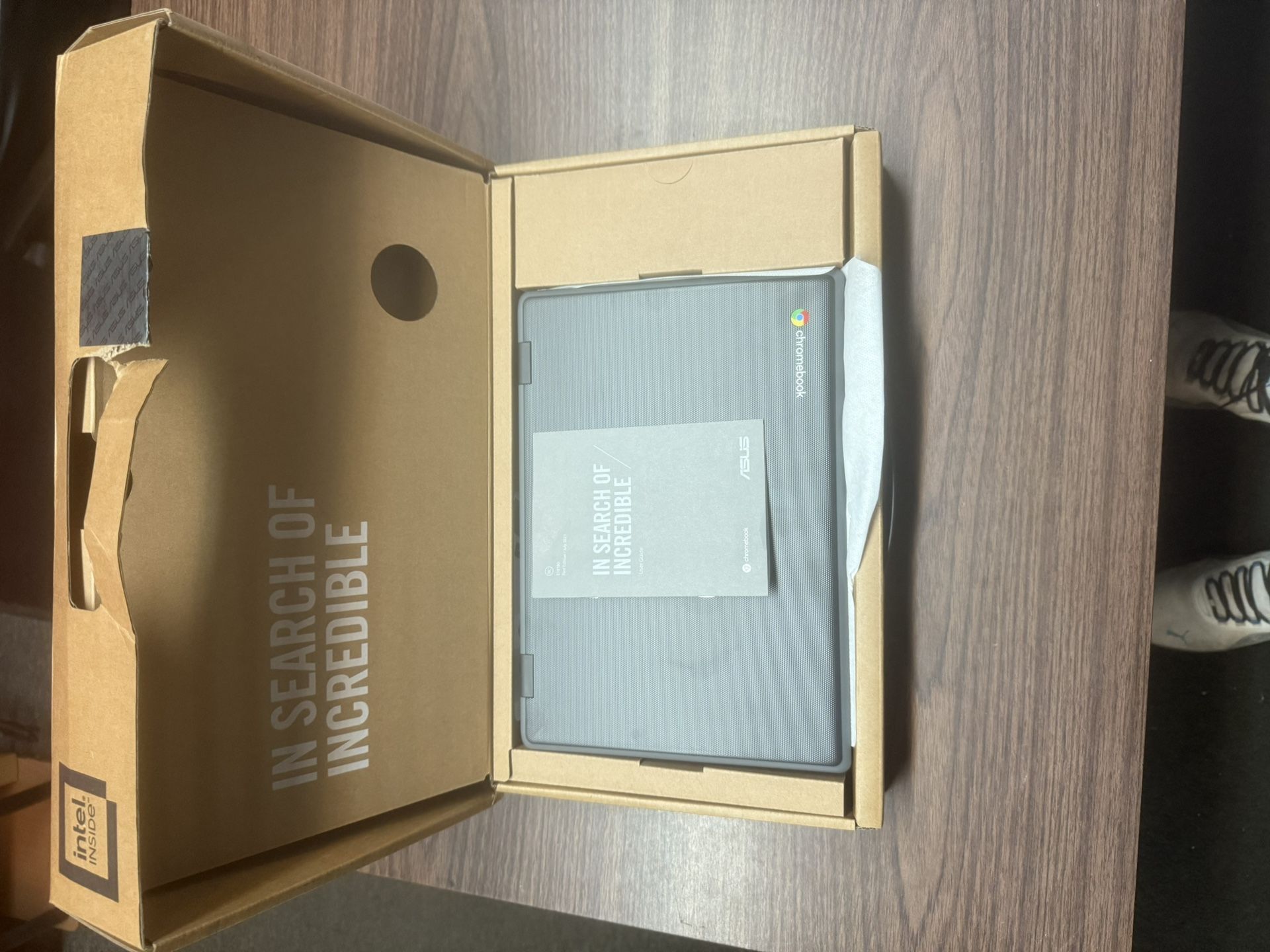 Asus Chromebook CR1,  64GB,    1366x768 ChromeOS