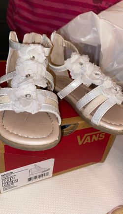 Girls Sandler’s size 5 toddler