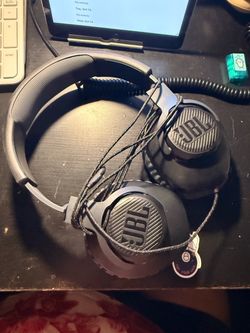 JBL  Quantum 100 Wired Over Ear Headphones