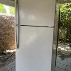 White Refrigerator In Good Condition 