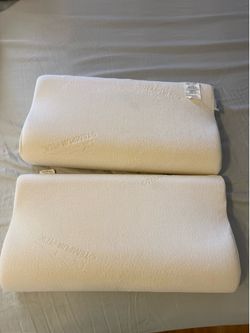 Tempur-Pedic Memory Foam pillows (2)