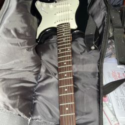 SS-11 Silvertone Guitar With Fender Bag 