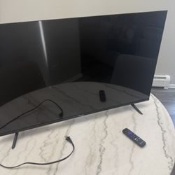 Hisense 43” ROKU TV + CONTROLLER 
