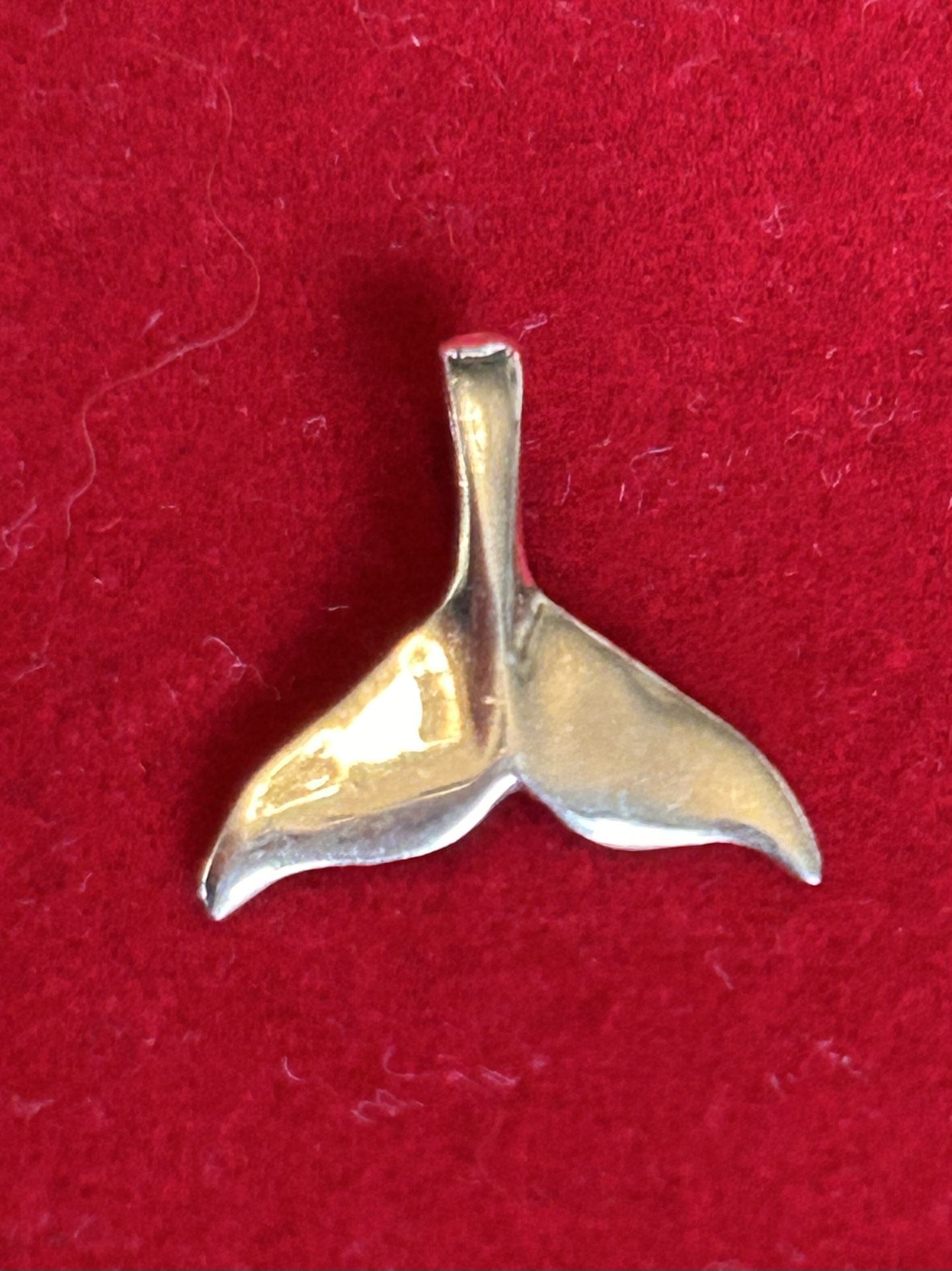 14k Solid Gold Whale Tail ( Fluke ) Pendant 0.7g.