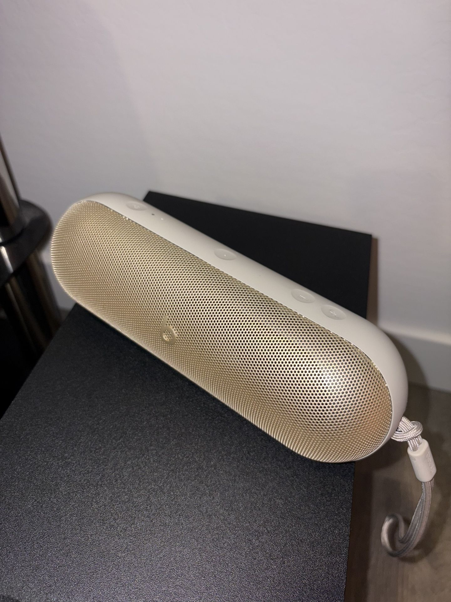 Beats Pill