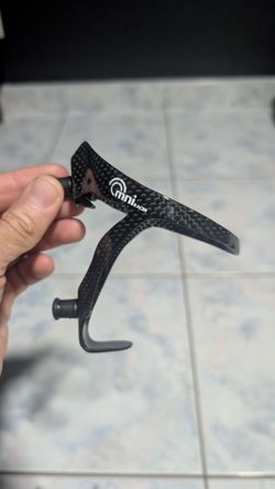 Carbon fiber bottle cages