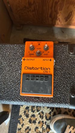 Boss distortion dis-1 guitar pedal