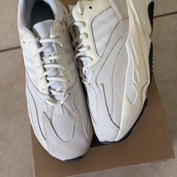 Yeezy 700 Analog