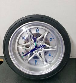 14-Inch Tire Rim Wall Clock Silver Alloy Wheel Design Automotive Theme