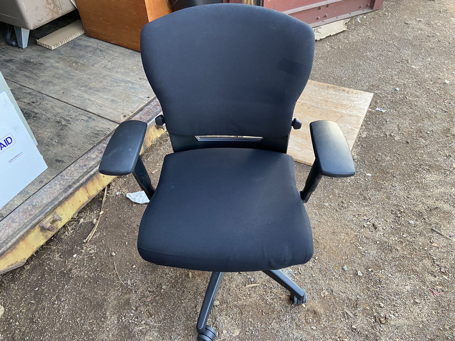 Savera Task Chair By Teknion