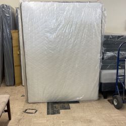 QUEEN MATTRESS FOR BUNK BEDS(no Box Spring Need)