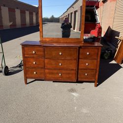 SOLID WOOD QUEEN SIZE BEDROOM  SET: BED, DRESSER , MIRROR, NIGHTSTAND 