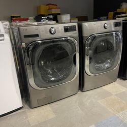 LG Jumbo Front Load Washer With Gas Dryer 