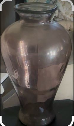 UV reactive under 365 Giant purple manganeseg vase. 18 inches tall!