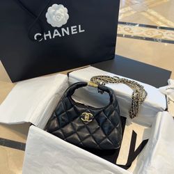 fashionable shoulder bag