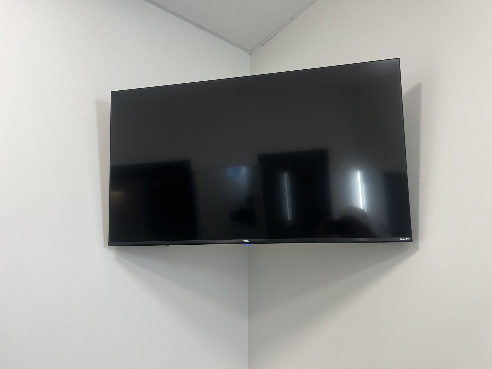 40in Tcl Roku Tv With Swivel Mount