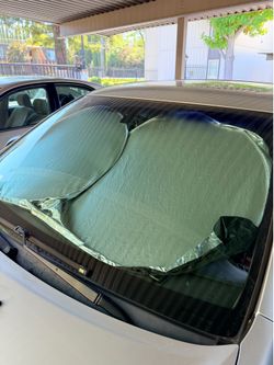 EcoNour Car Windshield Sunshade – Good Condition