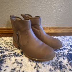 UGG Leather Boots Womens Size 8