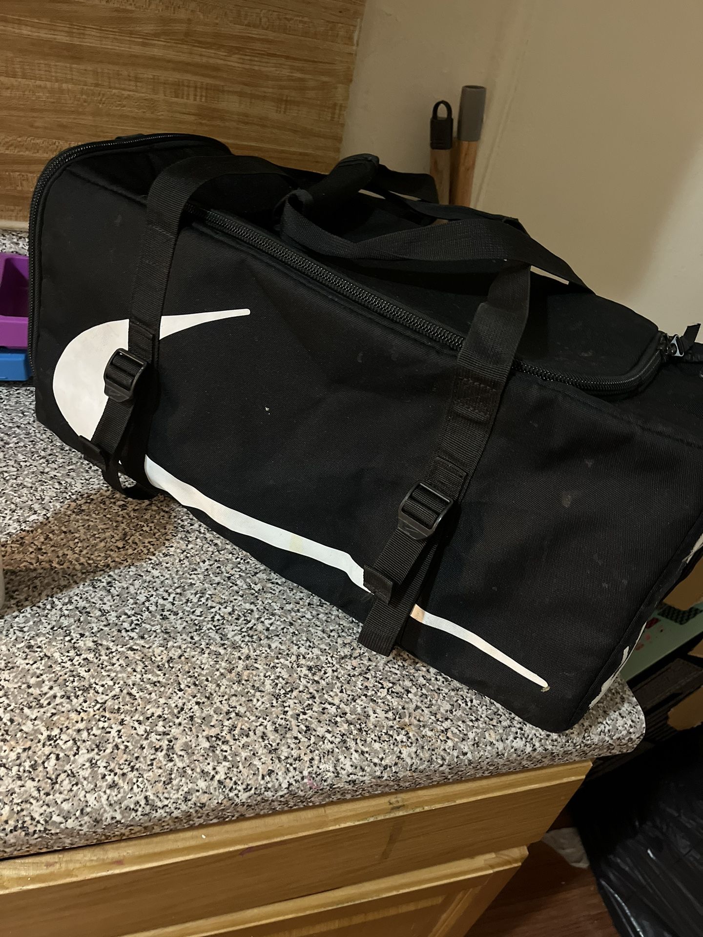 Nike off outlet white duffle bag