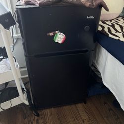 Mini fridge 