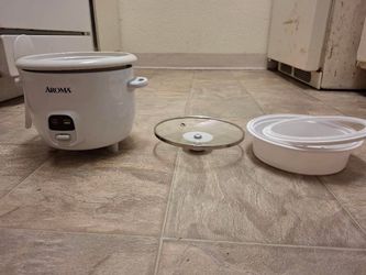 Aroma Rice Cooker with Accessories