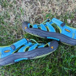 Keen Big Kids' Newport H2 Waterproof Hiking Trail Sandal BIG Kid Size 5 Women 6