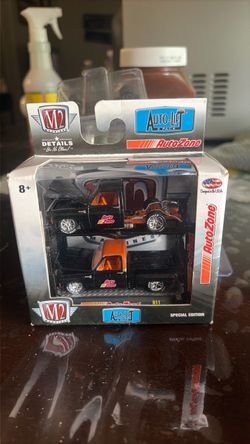 M2 Machines AutoZone Auto-Lift 2-Pack Special Edition