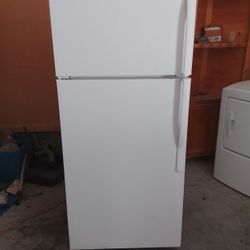 Nice Garage Or Apt fridge, Free Delivery And Setup 