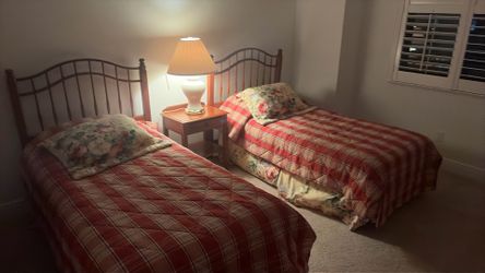 Twin bed set