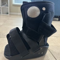 Walking Boot Fracture Boot for Broken Foot, Sprained Ankle -Small