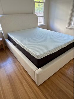 Luxury  memory foam Queen   size 12” New mattress in a plastic sealed.     Venta de colchones  ☎️📲call or Tex (213)713-74-89   Hablamos Español  Matt