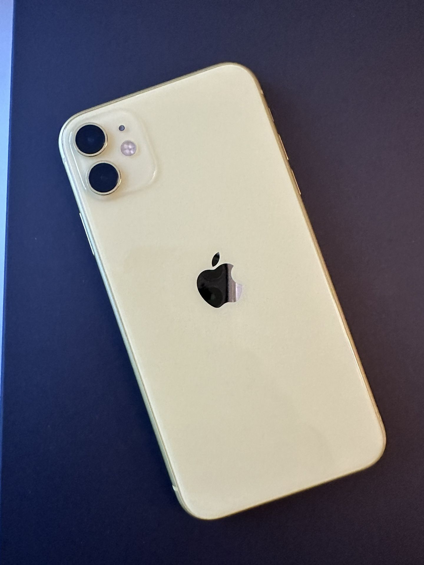 Iphone 11 Yellow 64GB ANY CARRIER YELLOW