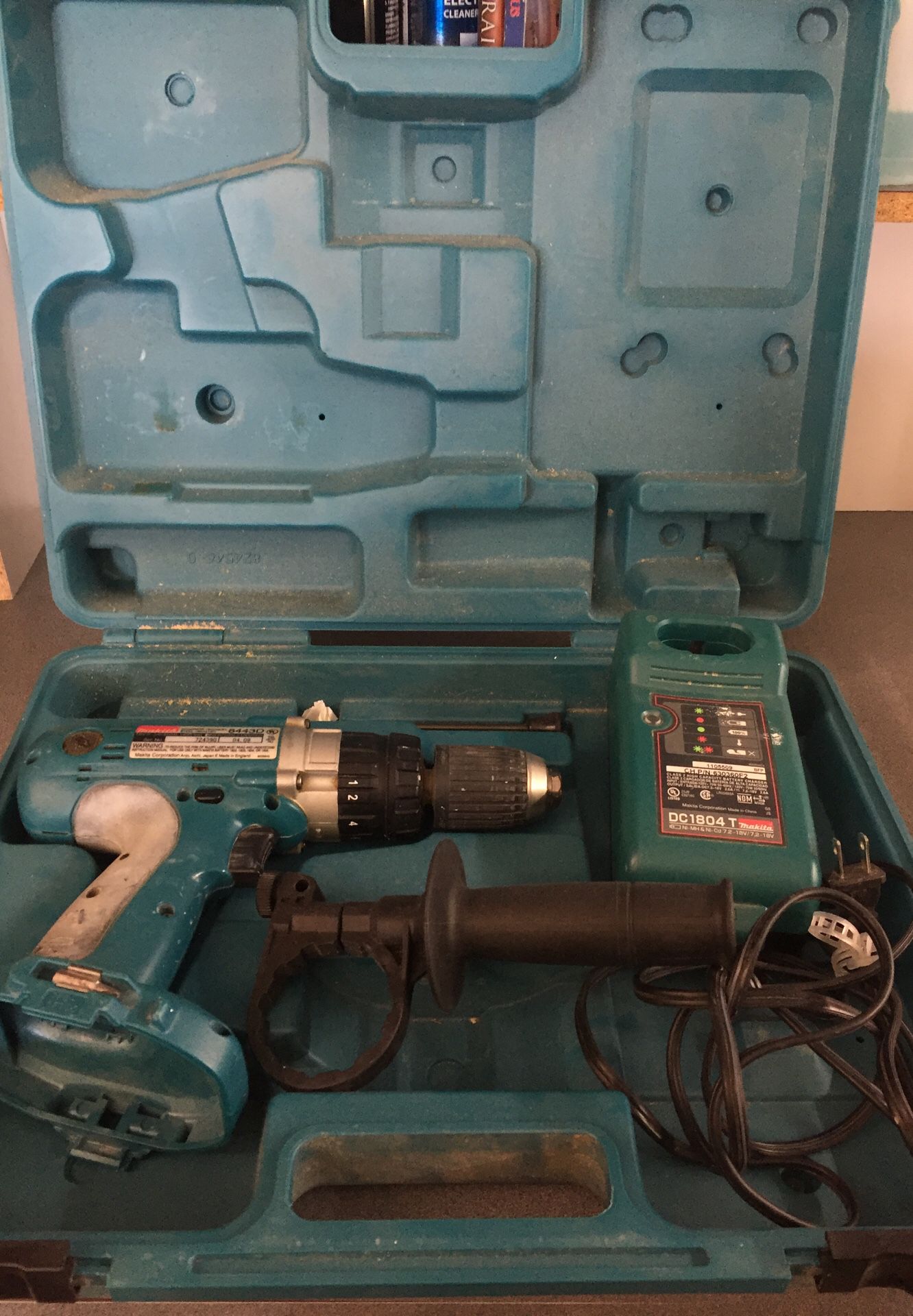 Makita hammer drill w/case & charger