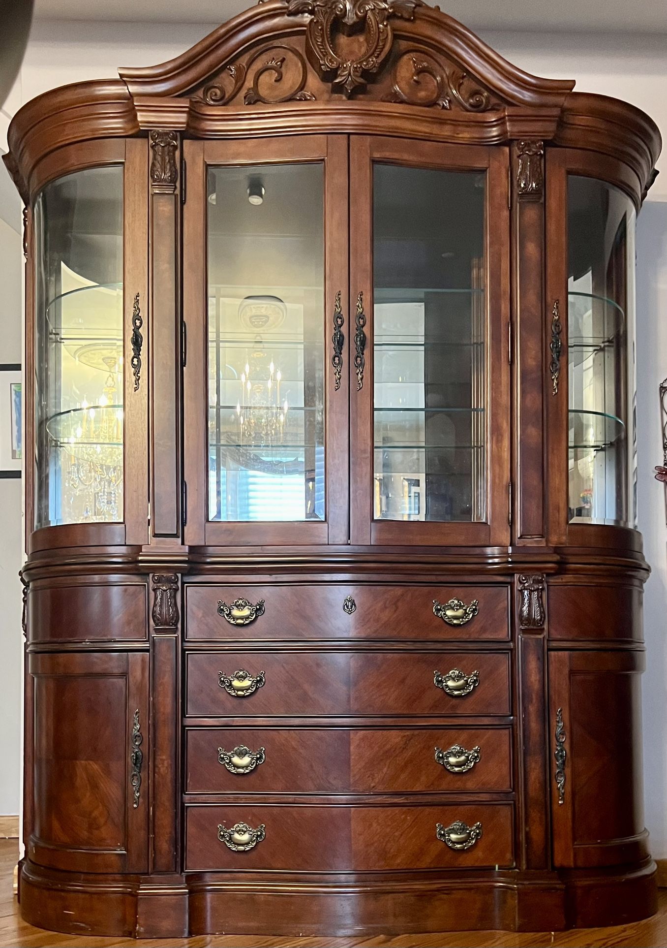 Broyhill Lighted China Cabinet For