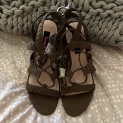 Wrap Around Leg Heels 👠 