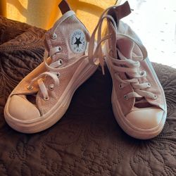 Pink Converse Size 12 8$$ 