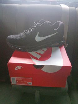 Men's size 8-NIKE Air Max 2017