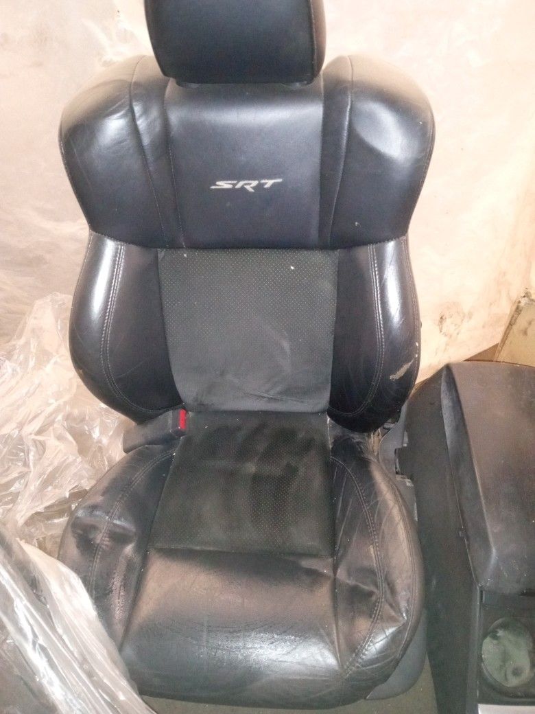 SRT SEATS AND CONSOLE